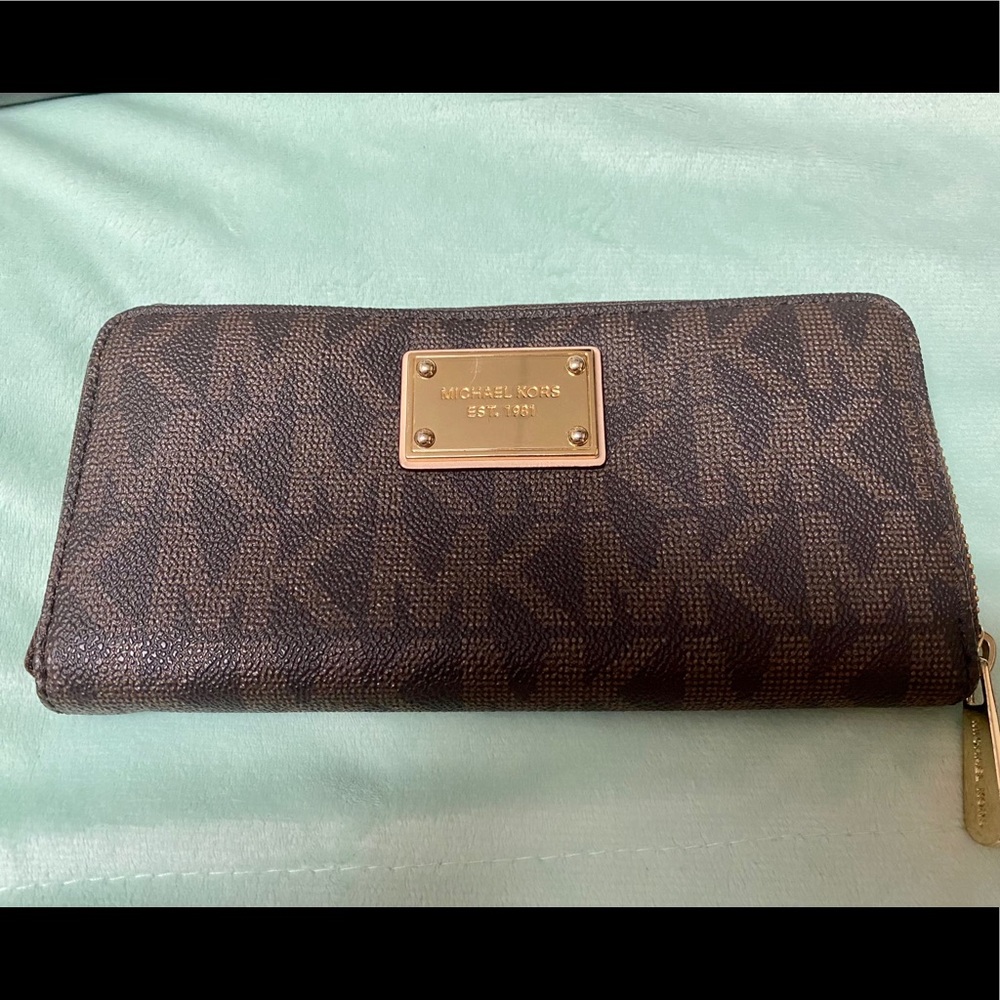 Michael Kors Jet Set Travel Continental Wallet